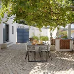 Arneiro Garden House * 알렌쿠어